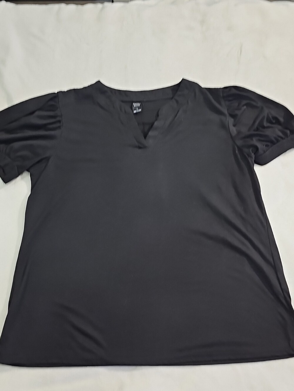 Everyday Black V-Neck Short Sleeve Top - Women